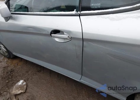 2008 Hyundai Tiburon Gs z USA, uszkodzony, nr VIN KMHHM66D08U268552